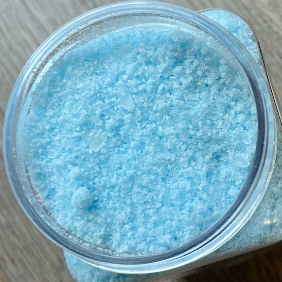 Walking On Clouds Bubbling Bath Salts - Picture 3 of 4